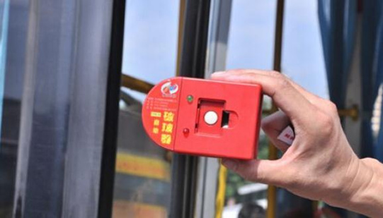 客車(chē)自動(dòng)破窗裝置,遙控自動(dòng)破玻器,破窗器,南冠破玻器 客車(chē)自動(dòng)破窗裝置,遙控自動(dòng)破玻器,破窗器,南冠破玻器